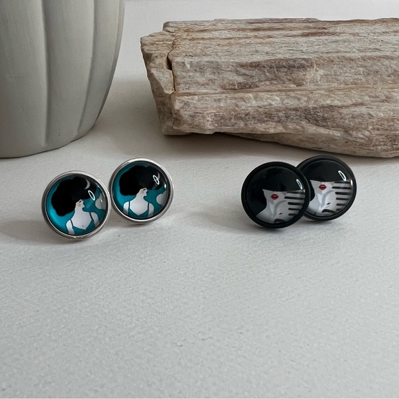 Classic Edgy Round Stud Earrings - Retro Stylish Stud Earrings set of two - Picture 5 of 13